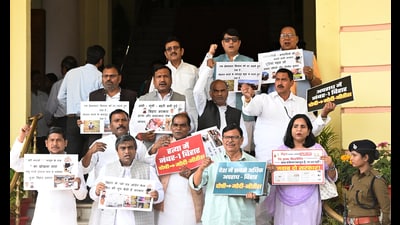 RJD legislators demonstrate during the Budget Session outside the Bihar Assembly in Patna on Friday. (Santosh Kumar/HT) RJD legislators demonstrate during the Budget Session outside the Bihar Assembly in Patna on Friday. (Santosh Kumar/HT)