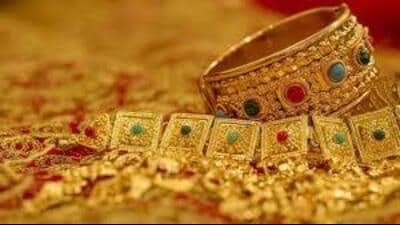 The Sharma family’s delight at getting the jewellery, valued at ₹15 lakh, thrown away unwittingly during a Diwali cleanup. (HT Photo for representation) The Sharma family’s delight at getting the jewellery, valued at ₹15 lakh, thrown away unwittingly during a Diwali cleanup. (HT Photo for representation)