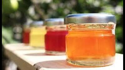 The product lacked mandatory labelling, including the product name, packing or expiry date, and the name, address, and FSSAI licence number of the manufacturer.