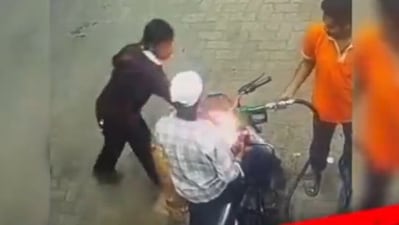 Police Commissionerate Raipur shared a CCTV footage of the incident along with the update of their arrest. (X/@CPRaipurPolice)