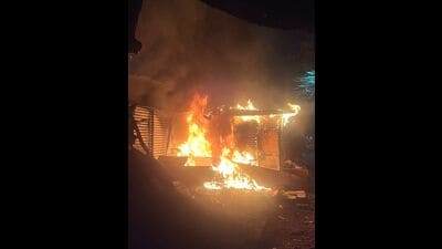 A fire engine from Hadapsar immediately rushed to the spot and began operations. (HT) A fire engine from Hadapsar immediately rushed to the spot and began operations. (HT)
