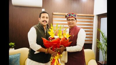 Himachal Pradesh public works department minister meets Union minister for rural development Shivraj Singh Chouhan on Saturday in New Delhi. (HT Photo) Himachal Pradesh public works department minister meets Union minister for rural development Shivraj Singh Chouhan on Saturday in New Delhi. (HT Photo)