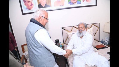 While travelling to Chandigarh, he also met state cabinet minister Anil Vij at his residence and enquired about his health, wishing him good health. (HT Photo)