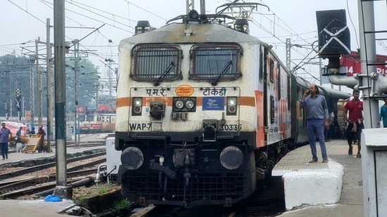 హోలీ ప్రత్యేక రైళ్లు