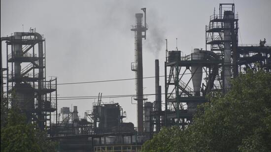 According to the directives, a PM emission limit of 50 milligrams per normal cubic metre will apply to 17 highly-polluting industrial sectors (HT)