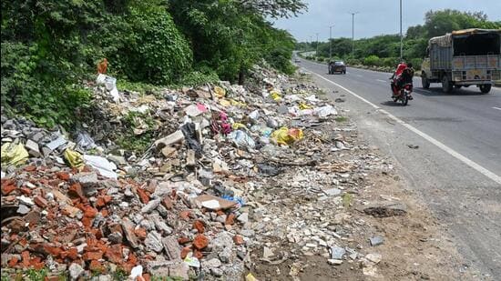 MCG joint commissioner said that sanitation-related issues will largely be resolved once the 100% door-to-door waste collection targets are achieved. (HT)
