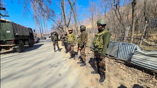 Security forces cordon off the area after detecting a suspicious object, on the Safapora-Ganderbal road, in Ganderbal, on Saturday. (PTI)