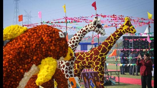 The festival, organised annually since 2023, includes floral jewellery-making, rangoli, photography and painting competitions (Hindustan Times)