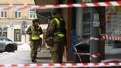The police said that the first explosion occurred after a patrol crew arrived at the suspected scene of a shop break-in, while the second explosion occurred a little later. (AFP) The police said that the first explosion occurred after a patrol crew arrived at the suspected scene of a shop break-in, while the second explosion occurred a little later. (AFP)