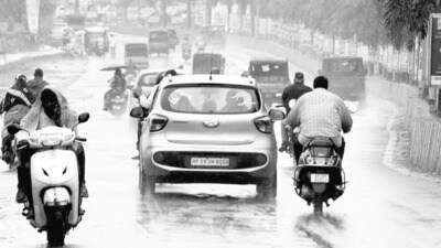 <p>పశ్చిమగోదావరి,ఏలూరు,కృష్ణా,ఎన్టీఆర్, గుంటూరు,అన్నమయ్య,చిత్తూరు, తిరుపతి జిల్లాల్లో కొన్నిచోట్ల తేలికపాటి వర్షాలు కురిసే అవకాశం ఉందని ఏపీ విపత్తుల నిర్వహణ సంస్థ అంచనా వేసింది. పిడుగుపాటు పట్ల ప్రజలు అప్రమత్తంగా ఉండాలని హెచ్చరించింది.</p> (image source @APSDMA)