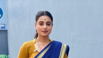 হাসিমুখে কটাক্ষের জবাব স্বস্তিকার, মুগ্ধ ভক্তরা হাসিমুখে কটাক্ষের জবাব স্বস্তিকার, মুগ্ধ ভক্তরা