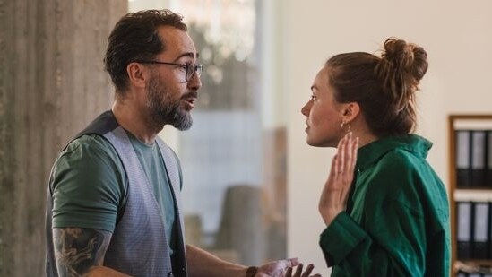 Woman makes her father break up with his girlfriend by giving him an ultimatum. (Pinterest)