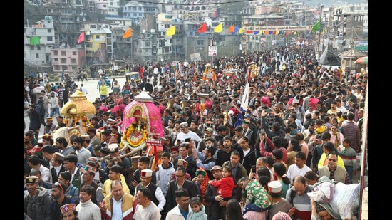Himachal Governor Shiv Pratap Shukla presided over the closing ceremony of the week-long International Shivratri Fair at Mandi on Sunday. Lady governor Janaki Shukla was also present on the occasion. (Birbal Sharma/ HT)