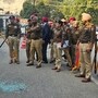 মৃতরা হলেন অ্যাসিস্ট্যান্ট সাব-ইন্সপেক্টর (এএসআই) অশোক কুমার এবং হেড কনস্টেবল গুরনাম সিং।