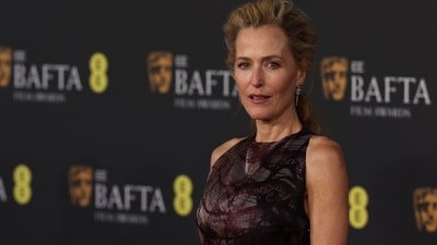 US actor Gillian Anderson wore a brown ensemble, sticking to the eveningwear staple. Her hair was styled in a neat, voluminous bun, which made her look striking and stylish. (AFP) US actor Gillian Anderson wore a brown ensemble, sticking to the eveningwear staple. Her hair was styled in a neat, voluminous bun, which made her look striking and stylish. (AFP)