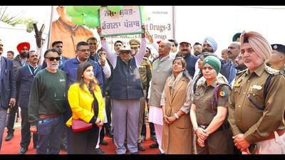 Governor Gulab Chand Kataria participating in an anti-drug march in Mukerian on Monday. (Harpreet Kaur/HT Photo)