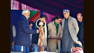 J&k LG Manoj Sinha along with CM Omar Abdullah lighting lamps during the inauguration of the Khelo India Winter Games in Gulmarg, on Monday. (Waseem Andrabi/HT) J&k LG Manoj Sinha along with CM Omar Abdullah lighting lamps during the inauguration of the Khelo India Winter Games in Gulmarg, on Monday. (Waseem Andrabi/HT)