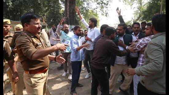 Students protest against the sealing of the Lal Baradari building on the Lucknow University campus on Monday. (Mushtaq Ali/HT Photo)