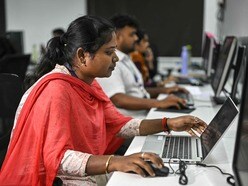 ব্যাঙ্কিং সেক্টরে ক্যারিয়ার গড়তে ইচ্ছুক তরুণ-তরুণীদের জন্য বড় সুযোগ দিচ্ছে পঞ্জাব ন্যাশনাল ব্যাঙ্ক। (ছবিটি প্রতীকী, সৌজন্যে এএফপি)