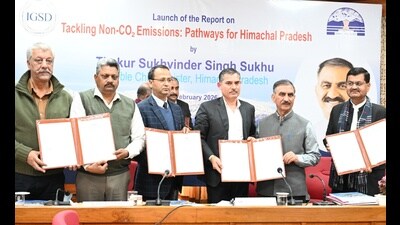 Chief minister Sukhvinder Singh Sukhu released the report titled “Scientific Assessment of Tackling Non-C02 Emissions: Pathways for Himachal Pradesh” Shimla on Tuesday. (HT Photo) Chief minister Sukhvinder Singh Sukhu released the report titled “Scientific Assessment of Tackling Non-C02 Emissions: Pathways for Himachal Pradesh” Shimla on Tuesday. (HT Photo)