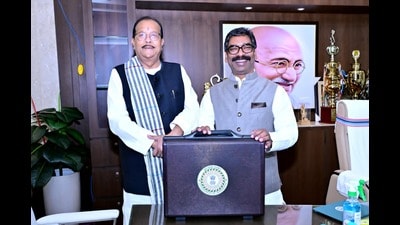 Jharkhand finance minister Radha Krishna Kishore with CM Hemant Soren in Ranchi on Tuesday (HT PHOTO) Jharkhand finance minister Radha Krishna Kishore with CM Hemant Soren in Ranchi on Tuesday (HT PHOTO)