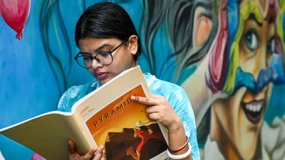 এসএসসি (স্কুল সার্ভিস কমিশন) ক্লার্ক ও গ্রুপ ‘ডি’ নিয়োগের পরীক্ষা হবে কয়েকদিন পরেই। (ছবিটি প্রতীকী, সৌজন্যে পিটিআই) এসএসসি (স্কুল সার্ভিস কমিশন) ক্লার্ক ও গ্রুপ ‘ডি’ নিয়োগের পরীক্ষা হবে কয়েকদিন পরেই। (ছবিটি প্রতীকী, সৌজন্যে পিটিআই)
