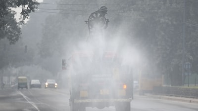 The 24-hour average AQI for the Capital stood at 228 (poor) on Monday. (RAJ K RAJ /HT PHOTO)