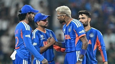 বিশ্বকাপের মাঝে বাড়ি ফিরলেন এই ভারতীয় ক্রিকেট স্টার (Photo by Manan VATSYAYANA / AFP) বিশ্বকাপের মাঝে বাড়ি ফিরলেন এই ভারতীয় ক্রিকেট স্টার (Photo by Manan VATSYAYANA / AFP)