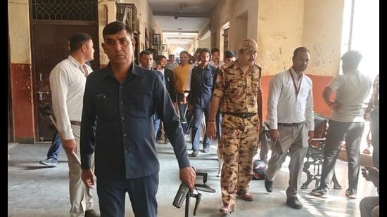 A search operation underway at the civil court complex in Agra on February 24. (HT photo)