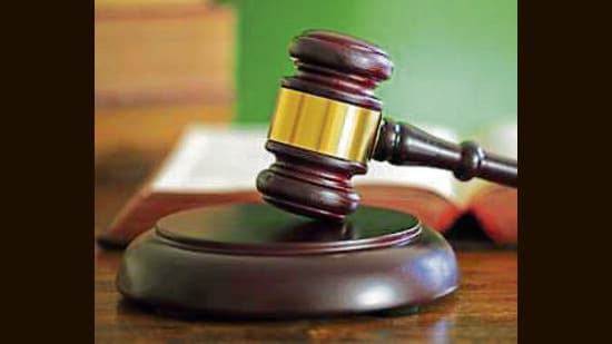 The employee state insurance corporation sentenced the employee to four years of rigorous imprisonment in a bribery case (HT)