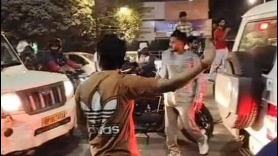 Noida: Family of Thar crash victim protests outside the hospital Noida: Family of Thar crash victim protests outside the hospital