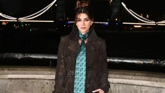 Kriti Sanon attended the Burberry Fall/Winter show during the London Fashion Week.