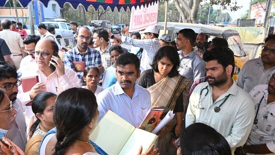 క్షేత్రస్థాయిలో అధికారుల పర్యటన