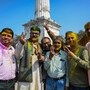 বকেয়া ডিএ মামলায় জয়ের পরে রাজ্য সরকারি কর্মচারীদের উচ্ছ্বাস। (ফাইল ছবি, সৌজন্যে সমীর জানা/হিন্দুস্তান টাইমস)