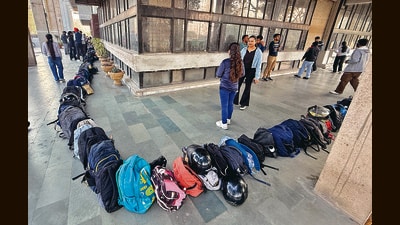 FIRST COME, FIRST SERVE: At the Sector 34 library, when the waiting line gets long, students often leave their bags behind to reserve their spot. (Ravi Kumar/HT) FIRST COME, FIRST SERVE: At the Sector 34 library, when the waiting line gets long, students often leave their bags behind to reserve their spot. (Ravi Kumar/HT)