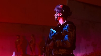 The chaos unfolded during a large-scale operation by Mexican security forces targeting Nemesio Oseguera, the country’s most wanted drug lord and head of the Jalisco New Generation Cartel. Officials said Oseguera attempted to escape through the surrounding mountainous terrain but was injured during the operation and later died while being taken to hospital. (REUTERS)