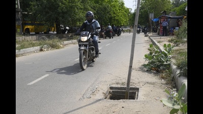 Project aims to boost wastewater flow capacity; RWAs say tanker costs and pollution have risen without trunk sewer connectivity. (HT Archive) Project aims to boost wastewater flow capacity; RWAs say tanker costs and pollution have risen without trunk sewer connectivity. (HT Archive)