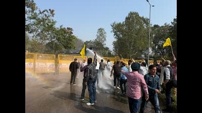 The employees had already halted departmental work on Wednesday and locked the gates of Shiksha Bhawan in Mohali before marching towards Chandigarh. (HT Photo) The employees had already halted departmental work on Wednesday and locked the gates of Shiksha Bhawan in Mohali before marching towards Chandigarh. (HT Photo)
