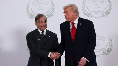 ট্রাম্প বলেন, তিনি যদি হস্তক্ষেপ না করতেন তাহলে পাকিস্তানের প্রধানমন্ত্রী শেহবাজ শরিফকে হত্যা করা হত। (REUTERS)