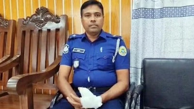 অভিযান চলাকালীন বরিশালের ঝালকাঠিতে হিন্দু এক পুলিশকর্মীর হাতে কামড় বসাল এক মাদক কারবারি। অভিযান চলাকালীন বরিশালের ঝালকাঠিতে হিন্দু এক পুলিশকর্মীর হাতে কামড় বসাল এক মাদক কারবারি।