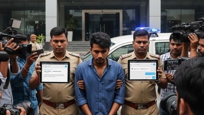 ঝামেলার পরে প্রেমিকার ইন্টারভিউ রুখতে সেই অফিসেই বোমার হুমকি, ধৃত কলকাতার আইনজ্ঞ। (ছবি সৌজন্যে Google Gemini) ঝামেলার পরে প্রেমিকার ইন্টারভিউ রুখতে সেই অফিসেই বোমার হুমকি, ধৃত কলকাতার আইনজ্ঞ। (ছবি সৌজন্যে Google Gemini)