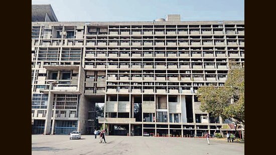 According to police officials, the incident occurred around 12.30 pm. (HT Photo for representation)
