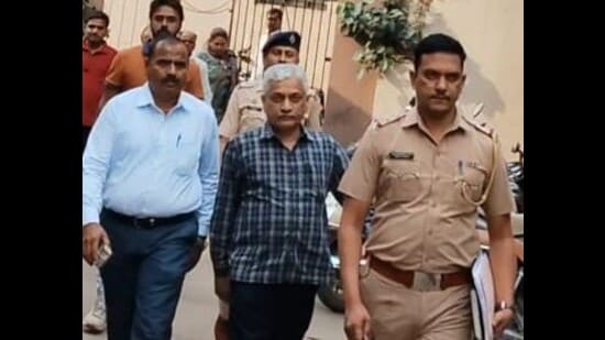 At least 50 individuals, including Charegaonkar (C) and Narendra Bhoite, son of late Phaltan MLA Krishnachandra Bhoite, have been booked in the case. (HT)