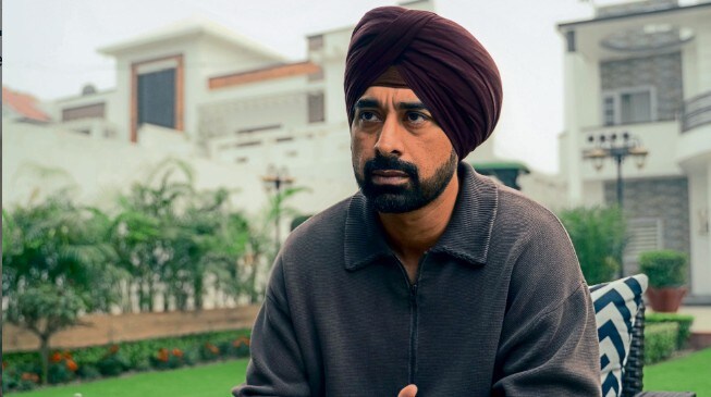 Sam (played by Rannvijay Singha) is the devastated by losing his wife to a crime he did not anticipate. (Still from Kohrra Season 2) Sam (played by Rannvijay Singha) is the devastated by losing his wife to a crime he did not anticipate. (Still from Kohrra Season 2)