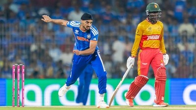 India were happy to spend time in the middle without needing to be too desperate for wickets, but did see a windfall in the latter half of the innings. Arshdeep Singh snapped up three quick wickets at the end, finishing with 3/24. (Sportz Asia) India were happy to spend time in the middle without needing to be too desperate for wickets, but did see a windfall in the latter half of the innings. Arshdeep Singh snapped up three quick wickets at the end, finishing with 3/24. (Sportz Asia)