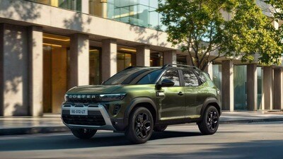 <p>కొత్త డస్టర్ కోసం రూ.<strong> </strong>21,000 టోకెన్ అమౌంట్తో బుకింగ్స్ ఇప్పటికే ప్రారంభమయ్యాయి. ఏప్రిల్లో టర్బో-పెట్రోల్ వేరియంట్లు డెలివరీ అవుతాయి. అయితే, స్ట్రాంగ్ హైబ్రిడ్ వేరియంట్లు దీపావళి 2026 నాటికి కస్టమర్లకు అందుబాటులోకి రానున్నాయి.</p> <p>కొత్త డస్టర్ కోసం రూ.<strong> </strong>21,000 టోకెన్ అమౌంట్తో బుకింగ్స్ ఇప్పటికే ప్రారంభమయ్యాయి. ఏప్రిల్లో టర్బో-పెట్రోల్ వేరియంట్లు డెలివరీ అవుతాయి. అయితే, స్ట్రాంగ్ హైబ్రిడ్ వేరియంట్లు దీపావళి 2026 నాటికి కస్టమర్లకు అందుబాటులోకి రానున్నాయి.</p>