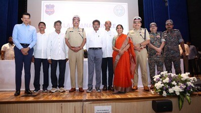 ఇటీవల లొంగిపోయిన మావోయిస్టు అగ్రనేతలు ఇటీవల లొంగిపోయిన మావోయిస్టు అగ్రనేతలు