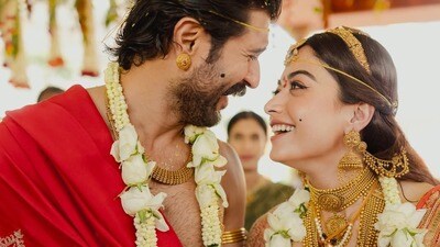 <p>ఉదయ్పూర్ లో రష్మిక, విజయ్ పెళ్లి చాలా ఘనంగా జరిగింది</p> <p>ఉదయ్పూర్ లో రష్మిక, విజయ్ పెళ్లి చాలా ఘనంగా జరిగింది</p>