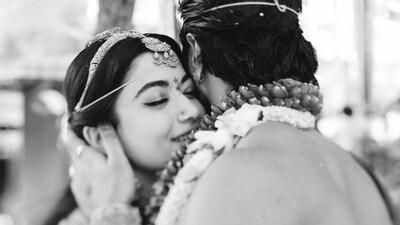 <p>ఈ ఫొటోకు రంగులు అవసరం లేదు.. బ్లాక్ అండ్ వైట్ లోనూ విజయ్, రష్మిక ప్రేమకు చిహ్నం ఈ ఫొటో</p> <p>ఈ ఫొటోకు రంగులు అవసరం లేదు.. బ్లాక్ అండ్ వైట్ లోనూ విజయ్, రష్మిక ప్రేమకు చిహ్నం ఈ ఫొటో</p>