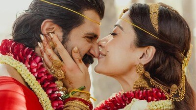 <p>పెళ్లి తర్వాత భర్తకు ప్రేమగా ముద్దు పెడుతూ రష్మిక</p> <p>పెళ్లి తర్వాత భర్తకు ప్రేమగా ముద్దు పెడుతూ రష్మిక</p>